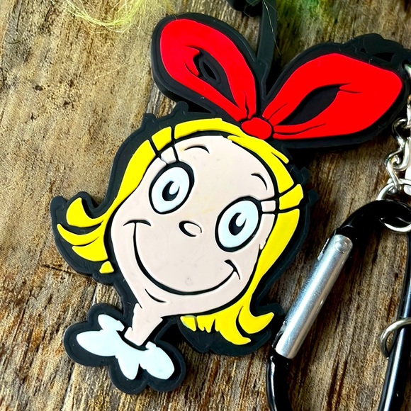 Grinch Cindy Lou Keychain - Picture 2 of 5